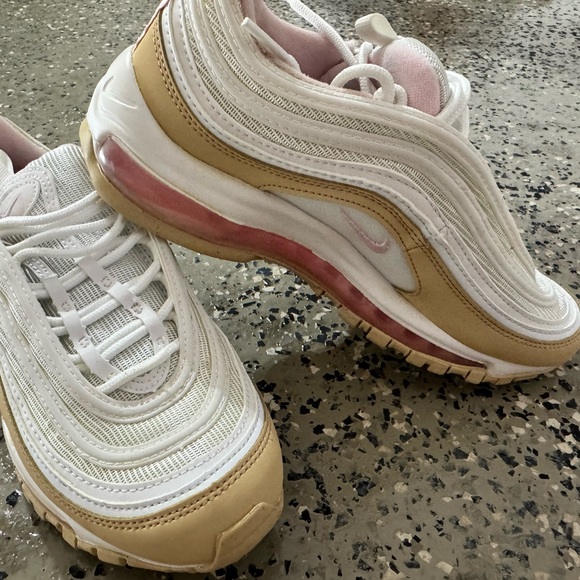 Nike White and Pink Sneakers Sleek Design - Picture 2 of 5